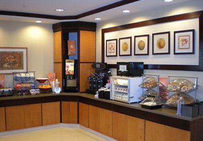 Fairfield Inn & Suites Woodbridge Avenel Restaurant billede