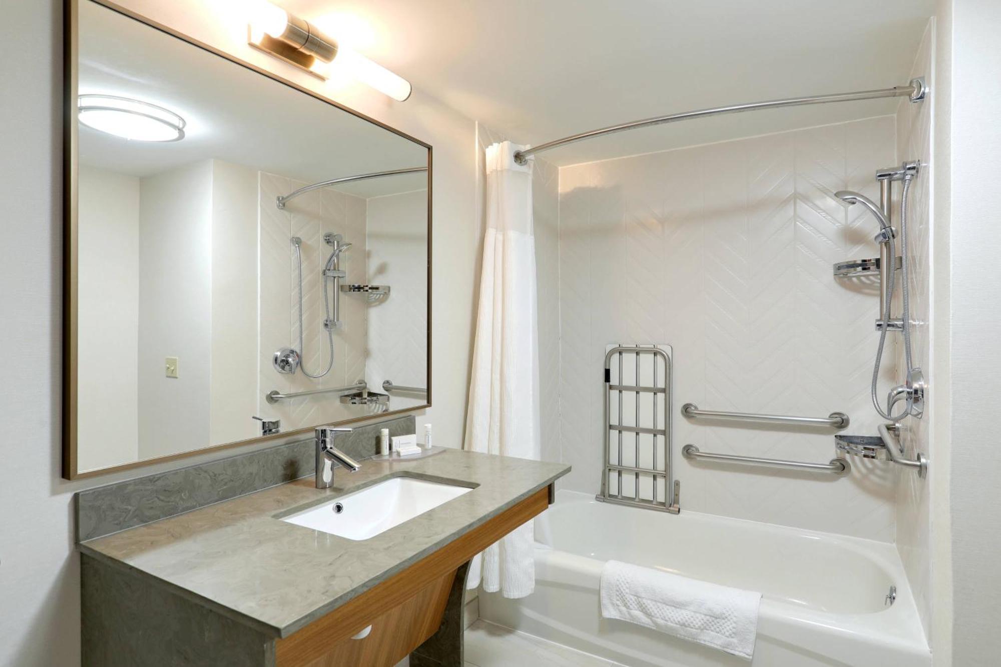 Fairfield Inn & Suites Woodbridge Avenel Eksteriør billede