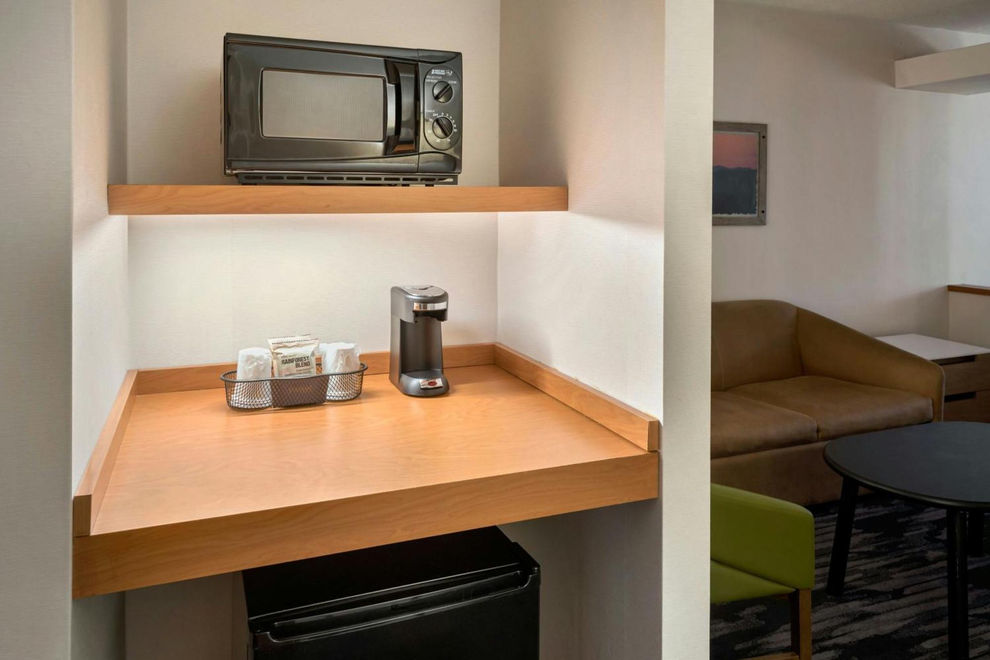 Fairfield Inn & Suites Woodbridge Avenel Eksteriør billede