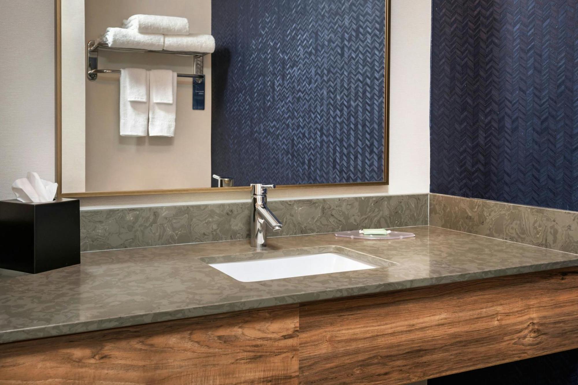 Fairfield Inn & Suites Woodbridge Avenel Eksteriør billede