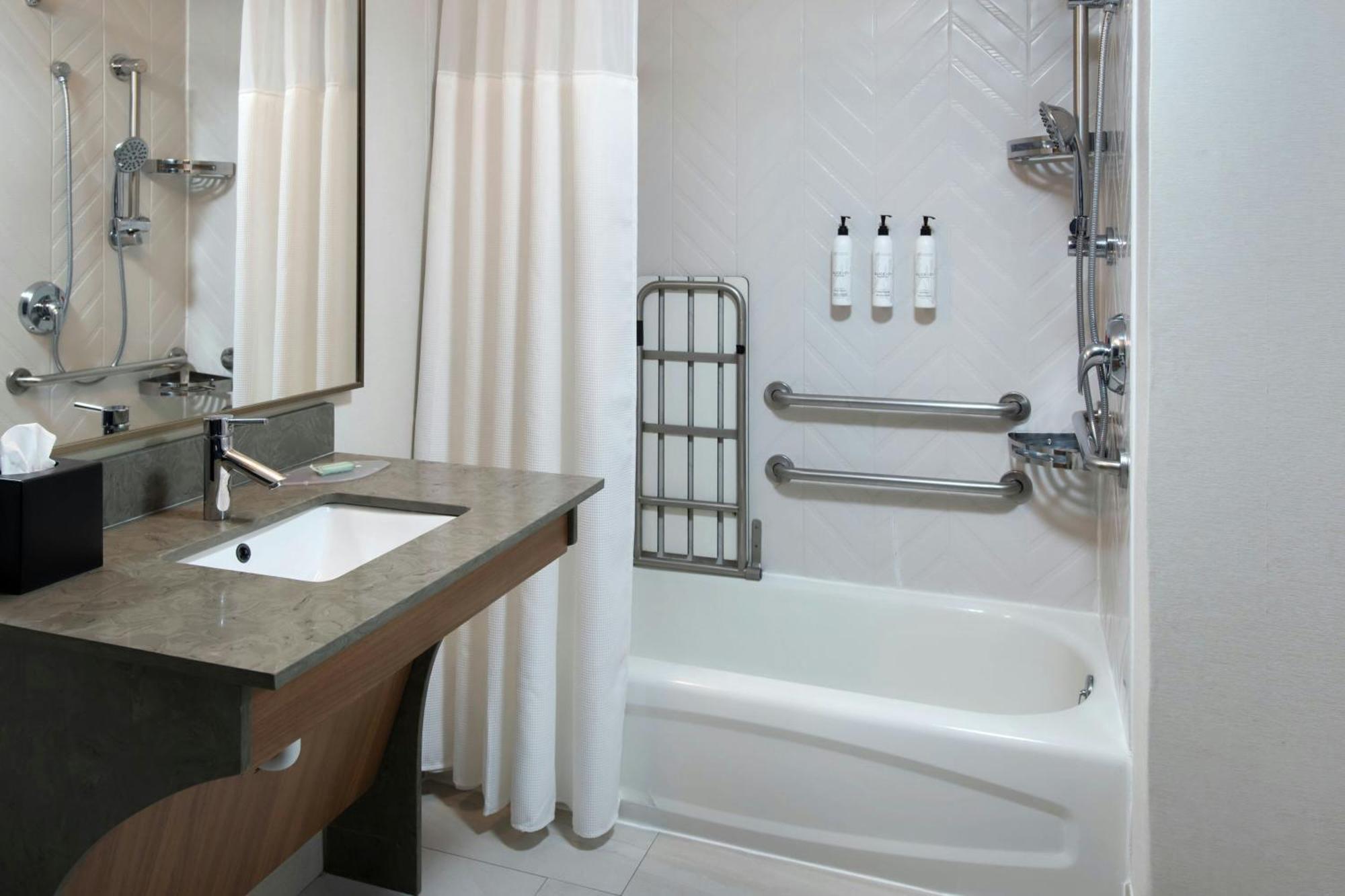 Fairfield Inn & Suites Woodbridge Avenel Eksteriør billede